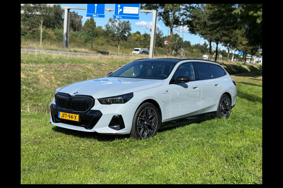 BMW 5 Serie 530e xDrive M-Sport 299pk Pro-20 inch trekhaak pano key-less