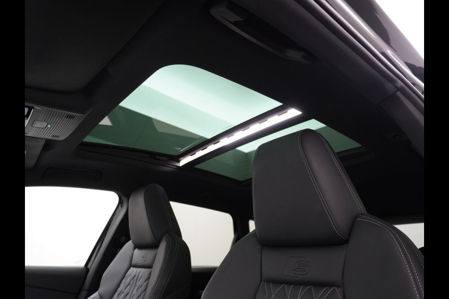 Audi Q4 e-tron 50 82kWh Quattro 300pk Competition S-Line Pano-dak Leer Matrix-Led 21" 77kWh Sonos®-Audio Warmtepomp Adaptive-Cruise HUD Head-Up Assistentie Pack Comfort-plus Pack Dynamic Pack Interieur Pack Keyless Pack Automatisch grootlicht Privacy-Glass Zeer compleet Grote Accu €75.000 nieuw