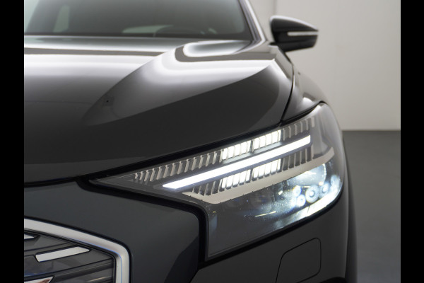 Audi Q4 e-tron 50 82kWh Quattro 300pk Competition S-Line Pano-dak Leer Matrix-Led 21" 77kWh Sonos®-Audio Warmtepomp Adaptive-Cruise HUD Head-Up Assistentie Pack Comfort-plus Pack Dynamic Pack Interieur Pack Keyless Pack Automatisch grootlicht Privacy-Glass Zeer compleet Grote Accu €75.000 nieuw