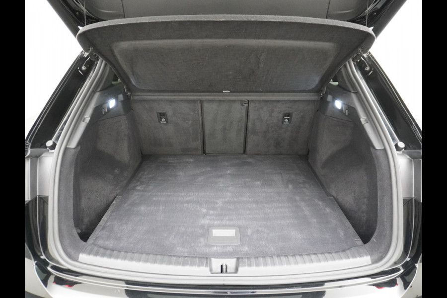 Audi Q4 e-tron 50 82kWh Quattro 300pk Competition S-Line Pano-dak Leer Matrix-Led 21" 77kWh Sonos®-Audio Warmtepomp Adaptive-Cruise HUD Head-Up Assistentie Pack Comfort-plus Pack Dynamic Pack Interieur Pack Keyless Pack Automatisch grootlicht Privacy-Glass Zeer compleet Grote Accu €75.000 nieuw