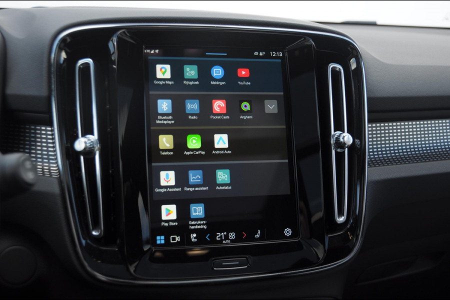 Volvo XC40 232PK Automaat Recharge Pro / Adaptieve cruise control/ Panoramadak/ Elektrische stoelen met geheugen/ BLIS/ Elektrische achterklep/ Parkeersensoren met 360 Camera/ Stoel en stuurwielverwarming/ Mistlampen/ Luxe bekleding/ 20" Velgen/ Harman kardon audio/ Apple carplay