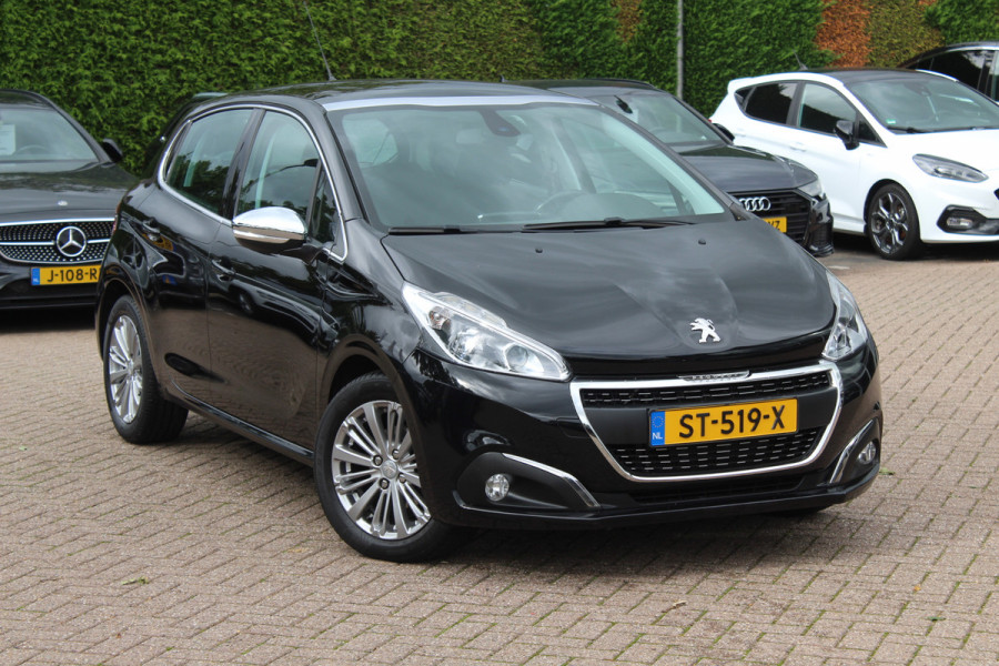 Peugeot 208 1.2 PureTech Allure / Panoramadak / Navigatie / Parkeerhulp achter / 16'' / Apple CarPlay / DAB / Cruise Control Peugeot 208 1.2 PureTech Allure / Panoramadak / Navigatie / Parkeerhulp achter / 16'' / Apple CarPlay / DAB / Cruise Control