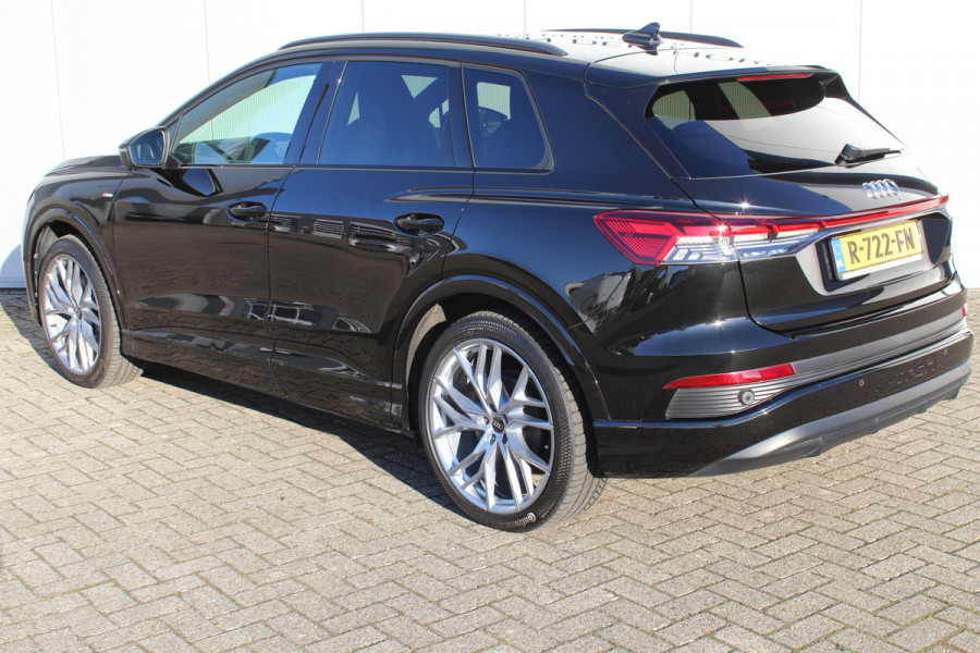 Audi Q4 e-tron 50 quattro S-Edition 77kWh. ELEKTRISCH ! Voorzien van diverse opties ! Autm. airco dual, navigatie, telefoonvoorb., elektr. panodak, LM wielen, DAB radio, camera, parkeersensoren, head-up display, elektr. achterklep, lederen int., stoel- en stuurwiel verw. etc.