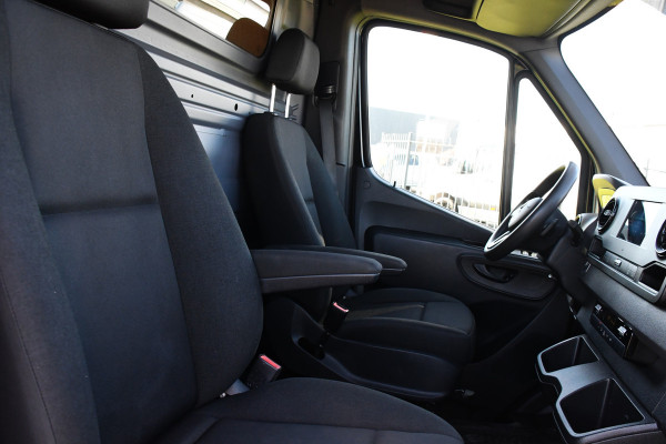 Mercedes-Benz Sprinter 315 1.9 CDI L2H2 Black Edition Camera, Carplay, LED, 150pk, Automaat, Multimedia, Uniek!