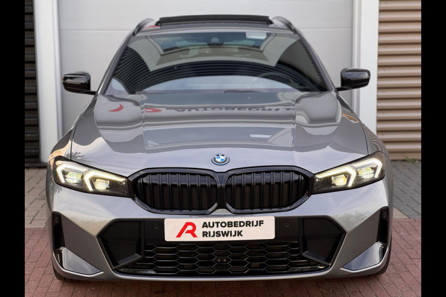 BMW 3 Serie Touring 330e Pano/Camera/Sfeer/Leer