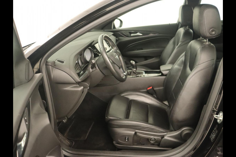 Opel Insignia 1.5T Executive | OPC Line | Leder | Trekhaak | Camera | Stuurverwarming | Carplay | Keyless | Navigatie | Comfortstoelen