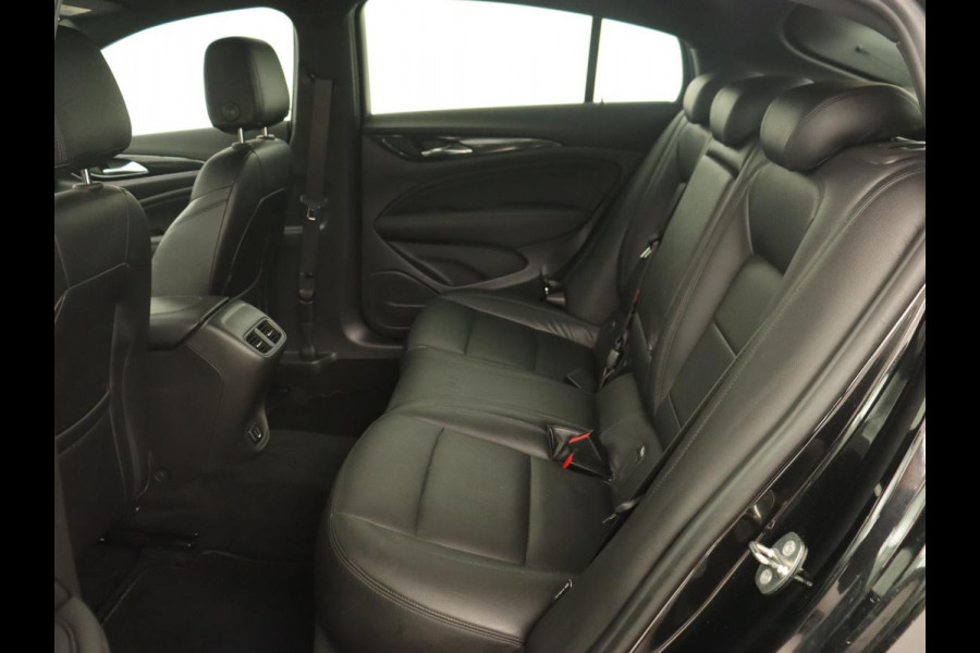 Opel Insignia 1.5T Executive | OPC Line | Leder | Trekhaak | Camera | Stuurverwarming | Carplay | Keyless | Navigatie | Comfortstoelen