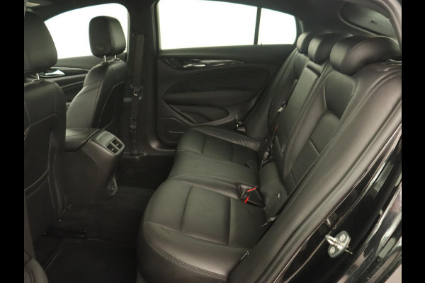 Opel Insignia 1.5T Executive | OPC Line | Leder | Trekhaak | Camera | Stuurverwarming | Carplay | Keyless | Navigatie | Comfortstoelen
