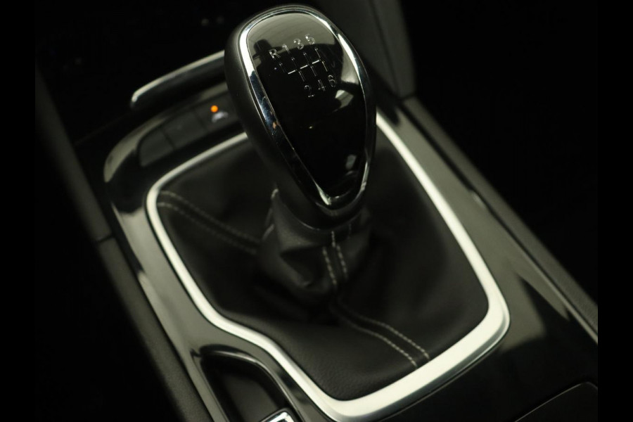 Opel Insignia 1.5T Executive | OPC Line | Leder | Trekhaak | Camera | Stuurverwarming | Carplay | Keyless | Navigatie | Comfortstoelen