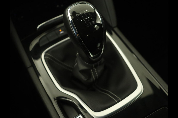 Opel Insignia 1.5T Executive | OPC Line | Leder | Trekhaak | Camera | Stuurverwarming | Carplay | Keyless | Navigatie | Comfortstoelen