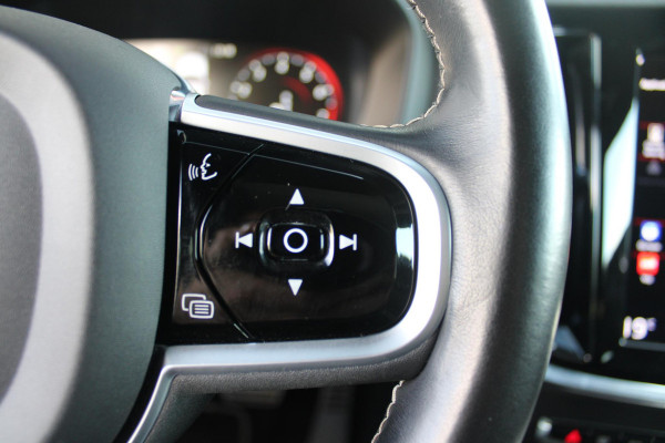 Volvo V60 2.0 B3 R-DESIGN 177PK MILD HYBRID AUTOMAAT 8 | PANORAMISCH SCHUIF/KANTELDAK | PREMIUM AUDIO BY HARMAN KARDON | 19" 5-TRIPPLE SPAAKS BLACK/DIAMAND CUT LICHTMETALEN VELGEN | BLINDSPOT INFOMATION SYSTEM (BLIS) | VERWARMDE VOORRUIT |VERWARMDE AQUABLADE RUITENWISSERBLADEN | PILOT ASSIST | APPLE CARPLAY / ANDROID AUTO | DODEHOEKDETECTIE |  ADAPTIEVE CRUISECONTROL | R-DESIGN BEKLEDING MET NAPPA LEDER I.C.M. OPEN GRID TEXTIEL | ELEKTRISCH VERSTELBARE CONTOUR STOELEN (SPORTSTOELEN) MET GEHEUGEN OP BEIDE VOORSTOELEN |VERWARMDE VOORSTOELEN EN ACHTERBANK | VERWARMD STUURWIEL | PAR