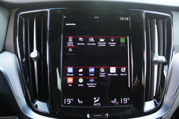 Volvo V60 2.0 B3 R-DESIGN 177PK MILD HYBRID AUTOMAAT 8 | PANORAMISCH SCHUIF/KANTELDAK | PREMIUM AUDIO BY HARMAN KARDON | 19" 5-TRIPPLE SPAAKS BLACK/DIAMAND CUT LICHTMETALEN VELGEN | BLINDSPOT INFOMATION SYSTEM (BLIS) | VERWARMDE VOORRUIT |VERWARMDE AQUABLADE RUITENWISSERBLADEN | PILOT ASSIST | APPLE CARPLAY / ANDROID AUTO | DODEHOEKDETECTIE |  ADAPTIEVE CRUISECONTROL | R-DESIGN BEKLEDING MET NAPPA LEDER I.C.M. OPEN GRID TEXTIEL | ELEKTRISCH VERSTELBARE CONTOUR STOELEN (SPORTSTOELEN) MET GEHEUGEN OP BEIDE VOORSTOELEN |VERWARMDE VOORSTOELEN EN ACHTERBANK | VERWARMD STUURWIEL | PAR