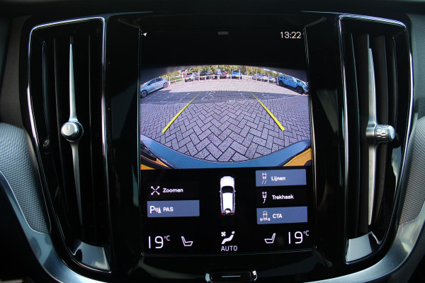Volvo V60 2.0 B3 R-DESIGN 177PK MILD HYBRID AUTOMAAT 8 | PANORAMISCH SCHUIF/KANTELDAK | PREMIUM AUDIO BY HARMAN KARDON | 19" 5-TRIPPLE SPAAKS BLACK/DIAMAND CUT LICHTMETALEN VELGEN | BLINDSPOT INFOMATION SYSTEM (BLIS) | VERWARMDE VOORRUIT |VERWARMDE AQUABLADE RUITENWISSERBLADEN | PILOT ASSIST | APPLE CARPLAY / ANDROID AUTO | DODEHOEKDETECTIE |  ADAPTIEVE CRUISECONTROL | R-DESIGN BEKLEDING MET NAPPA LEDER I.C.M. OPEN GRID TEXTIEL | ELEKTRISCH VERSTELBARE CONTOUR STOELEN (SPORTSTOELEN) MET GEHEUGEN OP BEIDE VOORSTOELEN |VERWARMDE VOORSTOELEN EN ACHTERBANK | VERWARMD STUURWIEL | PAR