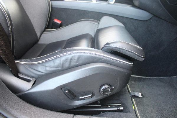 Volvo V60 2.0 B3 R-DESIGN 177PK MILD HYBRID AUTOMAAT 8 | PANORAMISCH SCHUIF/KANTELDAK | PREMIUM AUDIO BY HARMAN KARDON | 19" 5-TRIPPLE SPAAKS BLACK/DIAMAND CUT LICHTMETALEN VELGEN | BLINDSPOT INFOMATION SYSTEM (BLIS) | VERWARMDE VOORRUIT |VERWARMDE AQUABLADE RUITENWISSERBLADEN | PILOT ASSIST | APPLE CARPLAY / ANDROID AUTO | DODEHOEKDETECTIE |  ADAPTIEVE CRUISECONTROL | R-DESIGN BEKLEDING MET NAPPA LEDER I.C.M. OPEN GRID TEXTIEL | ELEKTRISCH VERSTELBARE CONTOUR STOELEN (SPORTSTOELEN) MET GEHEUGEN OP BEIDE VOORSTOELEN |VERWARMDE VOORSTOELEN EN ACHTERBANK | VERWARMD STUURWIEL | PAR