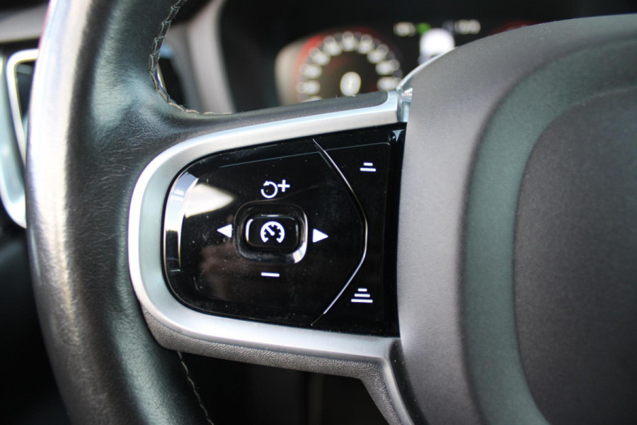 Volvo V60 2.0 B3 R-DESIGN 177PK MILD HYBRID AUTOMAAT 8 | PANORAMISCH SCHUIF/KANTELDAK | PREMIUM AUDIO BY HARMAN KARDON | 19" 5-TRIPPLE SPAAKS BLACK/DIAMAND CUT LICHTMETALEN VELGEN | BLINDSPOT INFOMATION SYSTEM (BLIS) | VERWARMDE VOORRUIT |VERWARMDE AQUABLADE RUITENWISSERBLADEN | PILOT ASSIST | APPLE CARPLAY / ANDROID AUTO | DODEHOEKDETECTIE |  ADAPTIEVE CRUISECONTROL | R-DESIGN BEKLEDING MET NAPPA LEDER I.C.M. OPEN GRID TEXTIEL | ELEKTRISCH VERSTELBARE CONTOUR STOELEN (SPORTSTOELEN) MET GEHEUGEN OP BEIDE VOORSTOELEN |VERWARMDE VOORSTOELEN EN ACHTERBANK | VERWARMD STUURWIEL | PAR
