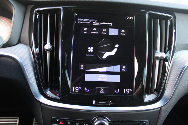 Volvo V60 2.0 B3 R-DESIGN 177PK MILD HYBRID AUTOMAAT 8 | PANORAMISCH SCHUIF/KANTELDAK | PREMIUM AUDIO BY HARMAN KARDON | 19" 5-TRIPPLE SPAAKS BLACK/DIAMAND CUT LICHTMETALEN VELGEN | BLINDSPOT INFOMATION SYSTEM (BLIS) | VERWARMDE VOORRUIT |VERWARMDE AQUABLADE RUITENWISSERBLADEN | PILOT ASSIST | APPLE CARPLAY / ANDROID AUTO | DODEHOEKDETECTIE |  ADAPTIEVE CRUISECONTROL | R-DESIGN BEKLEDING MET NAPPA LEDER I.C.M. OPEN GRID TEXTIEL | ELEKTRISCH VERSTELBARE CONTOUR STOELEN (SPORTSTOELEN) MET GEHEUGEN OP BEIDE VOORSTOELEN |VERWARMDE VOORSTOELEN EN ACHTERBANK | VERWARMD STUURWIEL | PAR