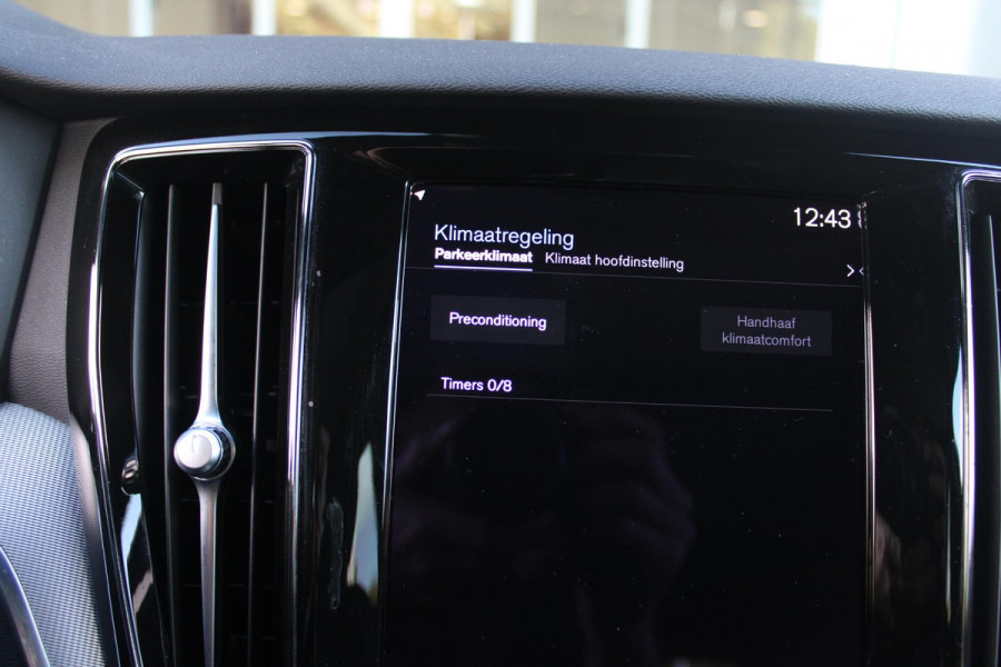 Volvo V60 2.0 B3 R-DESIGN 177PK MILD HYBRID AUTOMAAT 8 | PANORAMISCH SCHUIF/KANTELDAK | PREMIUM AUDIO BY HARMAN KARDON | 19" 5-TRIPPLE SPAAKS BLACK/DIAMAND CUT LICHTMETALEN VELGEN | BLINDSPOT INFOMATION SYSTEM (BLIS) | VERWARMDE VOORRUIT |VERWARMDE AQUABLADE RUITENWISSERBLADEN | PILOT ASSIST | APPLE CARPLAY / ANDROID AUTO | DODEHOEKDETECTIE |  ADAPTIEVE CRUISECONTROL | R-DESIGN BEKLEDING MET NAPPA LEDER I.C.M. OPEN GRID TEXTIEL | ELEKTRISCH VERSTELBARE CONTOUR STOELEN (SPORTSTOELEN) MET GEHEUGEN OP BEIDE VOORSTOELEN |VERWARMDE VOORSTOELEN EN ACHTERBANK | VERWARMD STUURWIEL | PAR