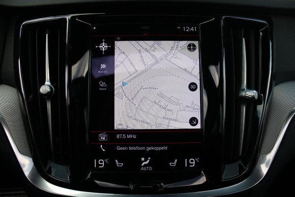 Volvo V60 2.0 B3 R-DESIGN 177PK MILD HYBRID AUTOMAAT 8 | PANORAMISCH SCHUIF/KANTELDAK | PREMIUM AUDIO BY HARMAN KARDON | 19" 5-TRIPPLE SPAAKS BLACK/DIAMAND CUT LICHTMETALEN VELGEN | BLINDSPOT INFOMATION SYSTEM (BLIS) | VERWARMDE VOORRUIT |VERWARMDE AQUABLADE RUITENWISSERBLADEN | PILOT ASSIST | APPLE CARPLAY / ANDROID AUTO | DODEHOEKDETECTIE |  ADAPTIEVE CRUISECONTROL | R-DESIGN BEKLEDING MET NAPPA LEDER I.C.M. OPEN GRID TEXTIEL | ELEKTRISCH VERSTELBARE CONTOUR STOELEN (SPORTSTOELEN) MET GEHEUGEN OP BEIDE VOORSTOELEN |VERWARMDE VOORSTOELEN EN ACHTERBANK | VERWARMD STUURWIEL | PAR