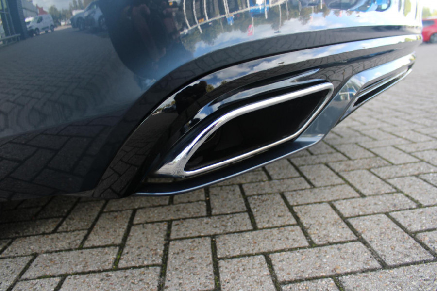 Volvo V60 2.0 B3 R-DESIGN 177PK MILD HYBRID AUTOMAAT 8 | PANORAMISCH SCHUIF/KANTELDAK | PREMIUM AUDIO BY HARMAN KARDON | 19" 5-TRIPPLE SPAAKS BLACK/DIAMAND CUT LICHTMETALEN VELGEN | BLINDSPOT INFOMATION SYSTEM (BLIS) | VERWARMDE VOORRUIT |VERWARMDE AQUABLADE RUITENWISSERBLADEN | PILOT ASSIST | APPLE CARPLAY / ANDROID AUTO | DODEHOEKDETECTIE |  ADAPTIEVE CRUISECONTROL | R-DESIGN BEKLEDING MET NAPPA LEDER I.C.M. OPEN GRID TEXTIEL | ELEKTRISCH VERSTELBARE CONTOUR STOELEN (SPORTSTOELEN) MET GEHEUGEN OP BEIDE VOORSTOELEN |VERWARMDE VOORSTOELEN EN ACHTERBANK | VERWARMD STUURWIEL | PAR