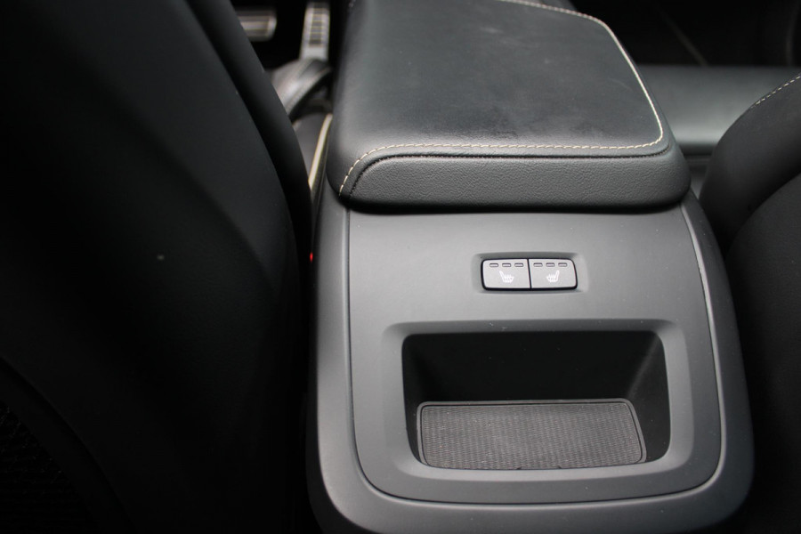 Volvo V60 2.0 B3 R-DESIGN 177PK MILD HYBRID AUTOMAAT 8 | PANORAMISCH SCHUIF/KANTELDAK | PREMIUM AUDIO BY HARMAN KARDON | 19" 5-TRIPPLE SPAAKS BLACK/DIAMAND CUT LICHTMETALEN VELGEN | BLINDSPOT INFOMATION SYSTEM (BLIS) | VERWARMDE VOORRUIT |VERWARMDE AQUABLADE RUITENWISSERBLADEN | PILOT ASSIST | APPLE CARPLAY / ANDROID AUTO | DODEHOEKDETECTIE |  ADAPTIEVE CRUISECONTROL | R-DESIGN BEKLEDING MET NAPPA LEDER I.C.M. OPEN GRID TEXTIEL | ELEKTRISCH VERSTELBARE CONTOUR STOELEN (SPORTSTOELEN) MET GEHEUGEN OP BEIDE VOORSTOELEN |VERWARMDE VOORSTOELEN EN ACHTERBANK | VERWARMD STUURWIEL | PAR