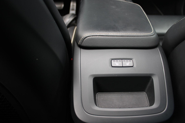Volvo V60 2.0 B3 R-DESIGN 177PK MILD HYBRID AUTOMAAT 8 | PANORAMISCH SCHUIF/KANTELDAK | PREMIUM AUDIO BY HARMAN KARDON | 19" 5-TRIPPLE SPAAKS BLACK/DIAMAND CUT LICHTMETALEN VELGEN | BLINDSPOT INFOMATION SYSTEM (BLIS) | VERWARMDE VOORRUIT |VERWARMDE AQUABLADE RUITENWISSERBLADEN | PILOT ASSIST | APPLE CARPLAY / ANDROID AUTO | DODEHOEKDETECTIE |  ADAPTIEVE CRUISECONTROL | R-DESIGN BEKLEDING MET NAPPA LEDER I.C.M. OPEN GRID TEXTIEL | ELEKTRISCH VERSTELBARE CONTOUR STOELEN (SPORTSTOELEN) MET GEHEUGEN OP BEIDE VOORSTOELEN |VERWARMDE VOORSTOELEN EN ACHTERBANK | VERWARMD STUURWIEL | PAR