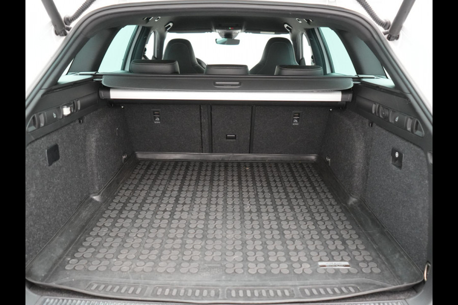 Škoda Superb Combi 1.4 TSI iV Sportline Business Plug In Hybrid 218pk Dealer O.H PHEV | Adaptive Cruise | Alcantara Sportstoelen Memory & Verwarmd | Apple Carplay | Sfeerverlichting | Keyless | Blis | Camera | Virtual | Navigatie | DAB |