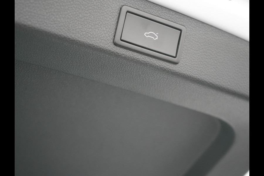 Škoda Superb Combi 1.4 TSI iV Sportline Business Plug In Hybrid 218pk Dealer O.H PHEV | Adaptive Cruise | Alcantara Sportstoelen Memory & Verwarmd | Apple Carplay | Sfeerverlichting | Keyless | Blis | Camera | Virtual | Navigatie | DAB |