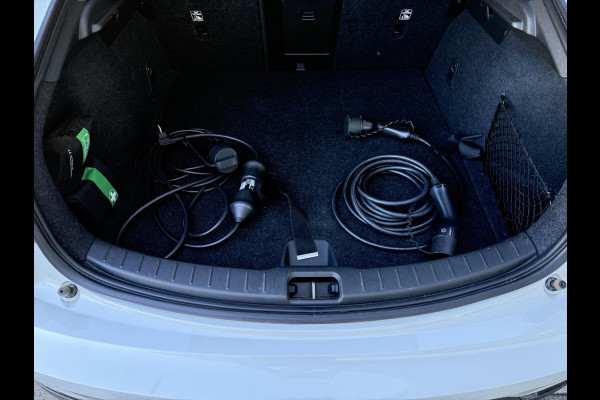 Polestar 2 Aut. Long Range 78kWh | Trekhaak | Navi | Virtual | Camera | PDC |