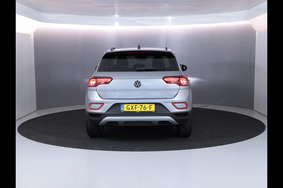 Volkswagen T-Roc 1.5 TSI Life Edition 150 pk Automaat (DSG) | Verlengde garantie | Navigatie via App | Parkeersensoren (Park assist) | Achteruitrijcamera | Adaptieve cruise control |