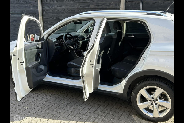 Volkswagen T-Cross 1.5 TSI Style 150 PK AUTOMAAT / FM Nav / keyless / Clima / 45.179 KM!! 1e eig. Volkswagen T-Cross 1.5 TSI Style 150 PK AUTOMAAT / FM Nav / keyless / Clima / 45.179 KM!! 1e eig.