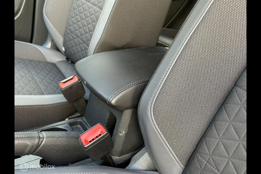 Volkswagen T-Cross 1.5 TSI Style 150 PK AUTOMAAT / FM Nav / keyless / Clima / 45.179 KM!! 1e eig. Volkswagen T-Cross 1.5 TSI Style 150 PK AUTOMAAT / FM Nav / keyless / Clima / 45.179 KM!! 1e eig.