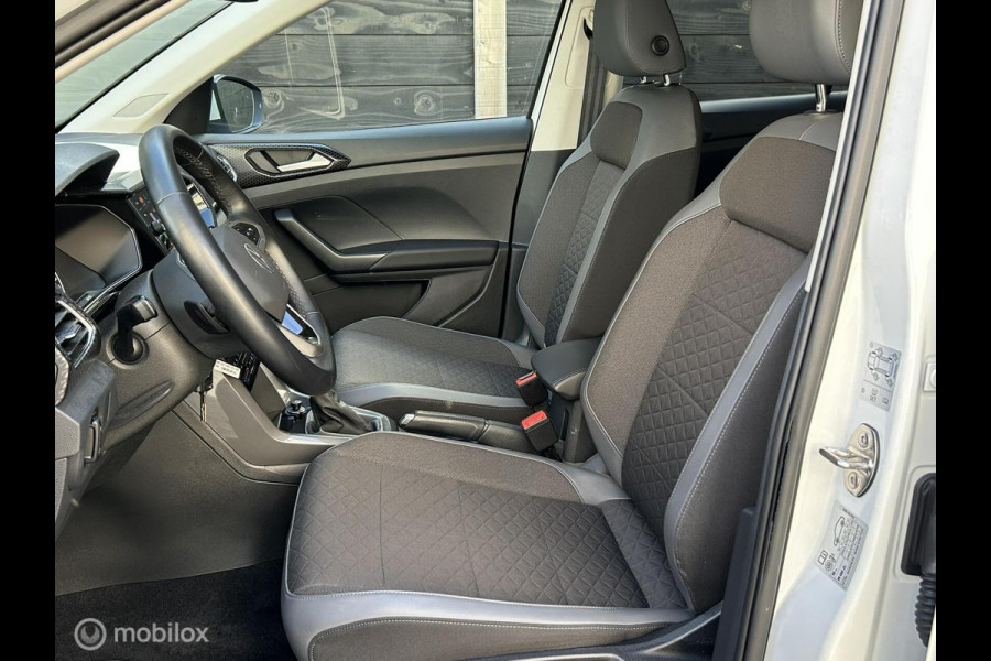 Volkswagen T-Cross 1.5 TSI Style 150 PK AUTOMAAT / FM Nav / keyless / Clima / 45.179 KM!! 1e eig. Volkswagen T-Cross 1.5 TSI Style 150 PK AUTOMAAT / FM Nav / keyless / Clima / 45.179 KM!! 1e eig.