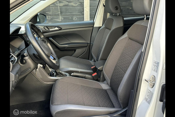 Volkswagen T-Cross 1.5 TSI Style 150 PK AUTOMAAT / FM Nav / keyless / Clima / 45.179 KM!! 1e eig. Volkswagen T-Cross 1.5 TSI Style 150 PK AUTOMAAT / FM Nav / keyless / Clima / 45.179 KM!! 1e eig.