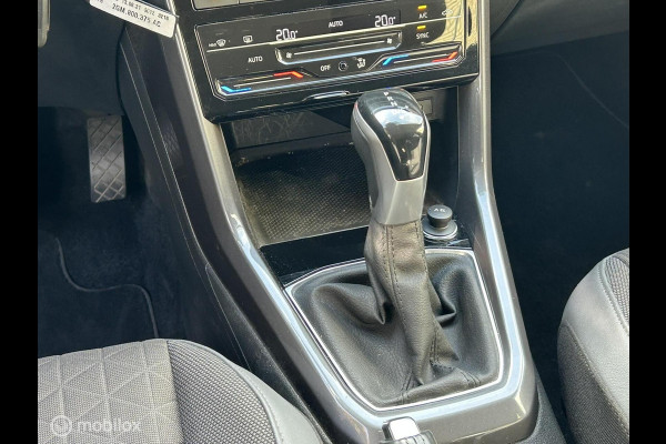 Volkswagen T-Cross 1.5 TSI Style 150 PK AUTOMAAT / FM Nav / keyless / Clima / 45.179 KM!! 1e eig. Volkswagen T-Cross 1.5 TSI Style 150 PK AUTOMAAT / FM Nav / keyless / Clima / 45.179 KM!! 1e eig.