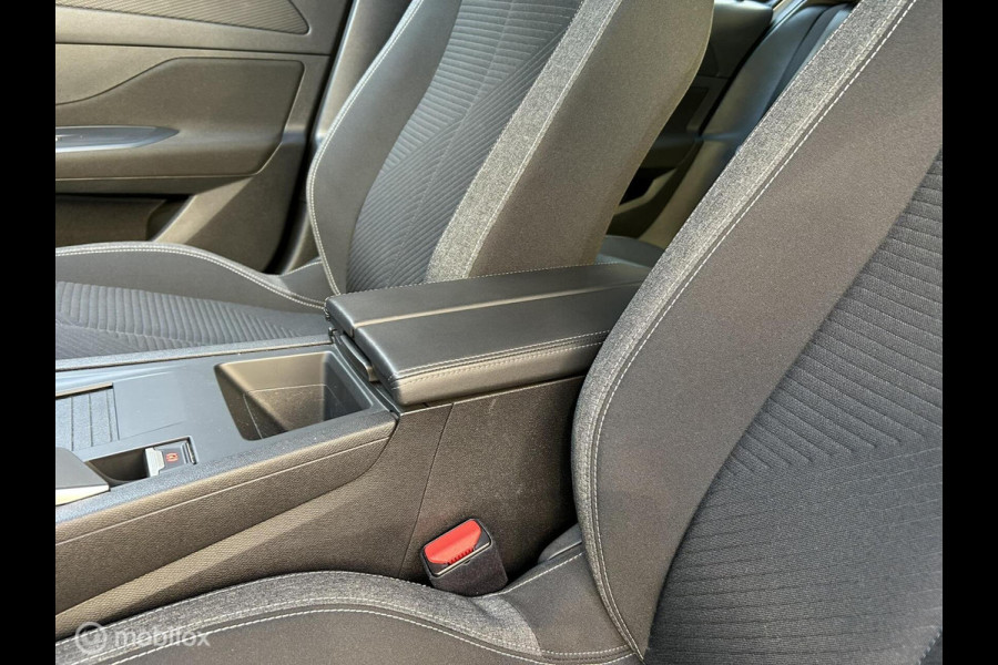 Peugeot 308 1.2 131 PK AUTOMAAT Pack Business Clima / FM nav / Carplay / LED / 41.882 KM!! Peugeot 308 1.2 131 PK AUTOMAAT Pack Business Clima / FM nav / Carplay / LED / 41.882 KM!!