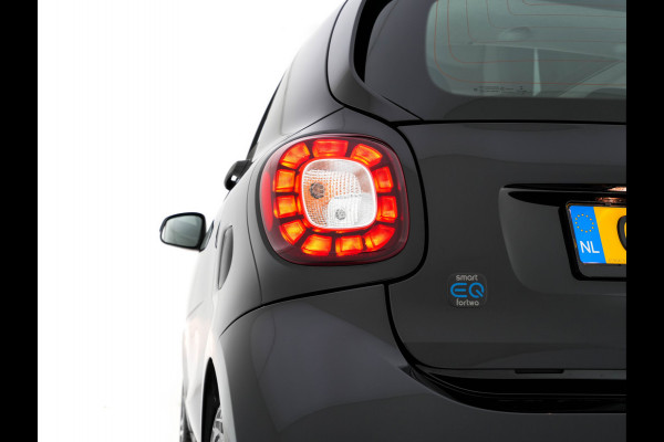 Smart Fortwo EQ Business Solution 18 kWh [ 3-Fase ] ( SOH-93%) Aut. *PANO | LUXURY-LEATHER | NAVI-FULLMAP | CAMERA | HEATED-COMFORTSEATS | AIRCO | CRUISE | AMBIENT-LIGHT | 15''ALU*
