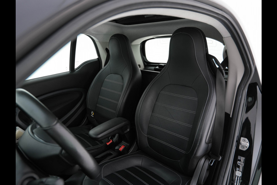 Smart Fortwo EQ Business Solution 18 kWh [ 3-Fase ] ( SOH-93%) Aut. *PANO | LUXURY-LEATHER | NAVI-FULLMAP | CAMERA | HEATED-COMFORTSEATS | AIRCO | CRUISE | AMBIENT-LIGHT | 15''ALU*