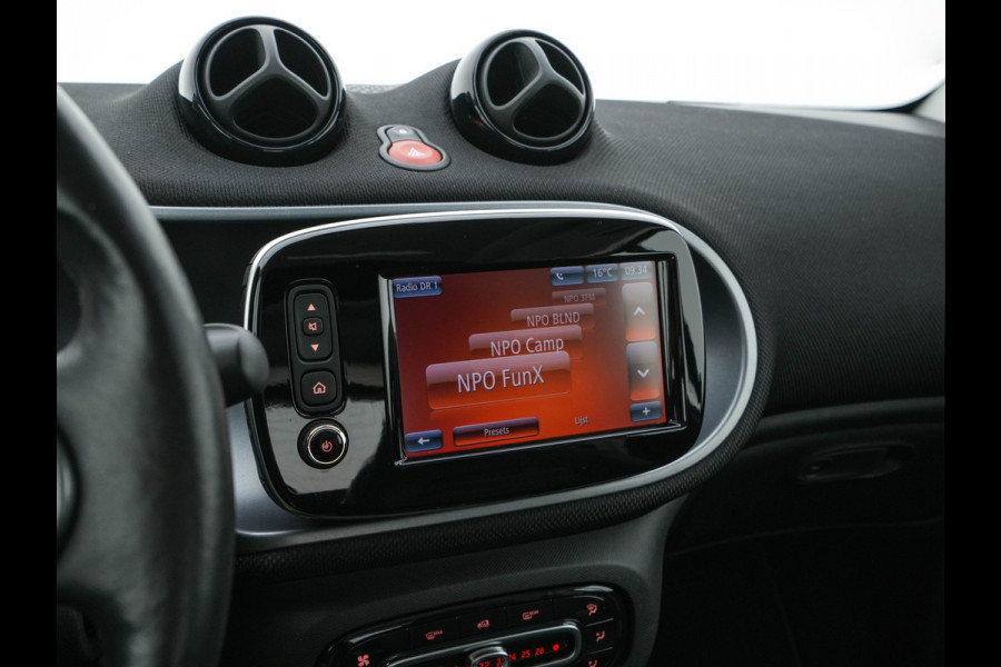 Smart Fortwo EQ Business Solution 18 kWh [ 3-Fase ] ( SOH-93%) Aut. *PANO | LUXURY-LEATHER | NAVI-FULLMAP | CAMERA | HEATED-COMFORTSEATS | AIRCO | CRUISE | AMBIENT-LIGHT | 15''ALU*