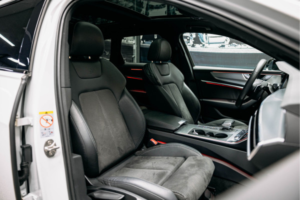 Audi A6 Avant 55 TFSI e quattro Competition | Hybride | Quattro | Head-up | 360 camera | Sportstoelen |