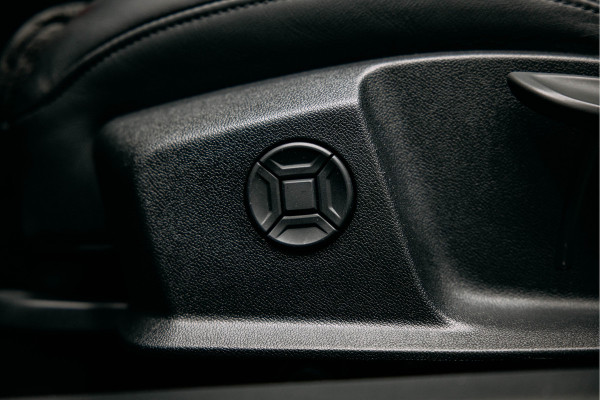Audi A6 Avant 55 TFSI e quattro Competition | Hybride | Quattro | Head-up | 360 camera | Sportstoelen |