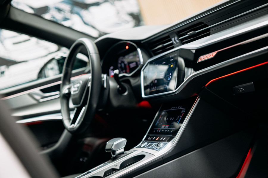 Audi A6 Avant 55 TFSI e quattro Competition | Hybride | Quattro | Head-up | 360 camera | Sportstoelen |