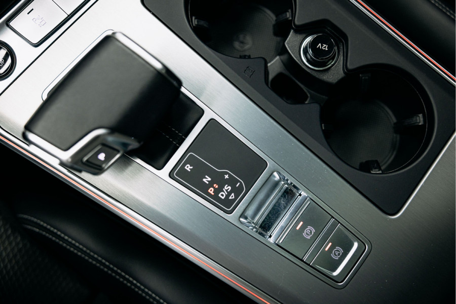 Audi A6 Avant 55 TFSI e quattro Competition | Hybride | Quattro | Head-up | 360 camera | Sportstoelen |