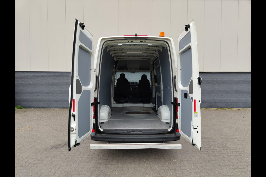Volkswagen Crafter 30 2.0TDI L3H2 Airco Camera Navi Bluetooth EURO 6 Betonplex vloer Wandbekleding Schuifdeur Buro 2.500kg trekvermogen keurige bus!