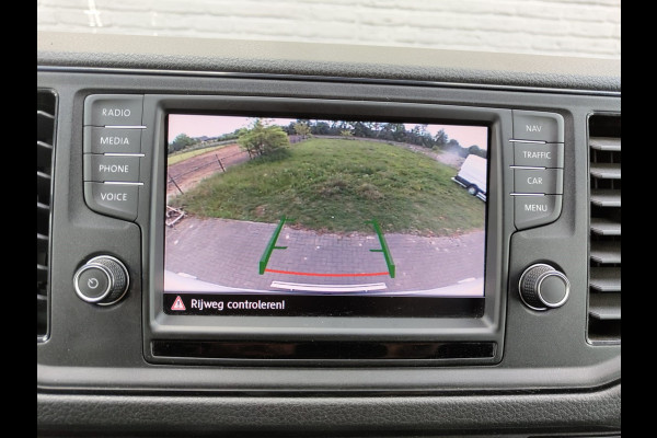 Volkswagen Crafter 30 2.0TDI L3H2 Airco Camera Navi Bluetooth EURO 6 Betonplex vloer Wandbekleding Schuifdeur Buro 2.500kg trekvermogen keurige bus!