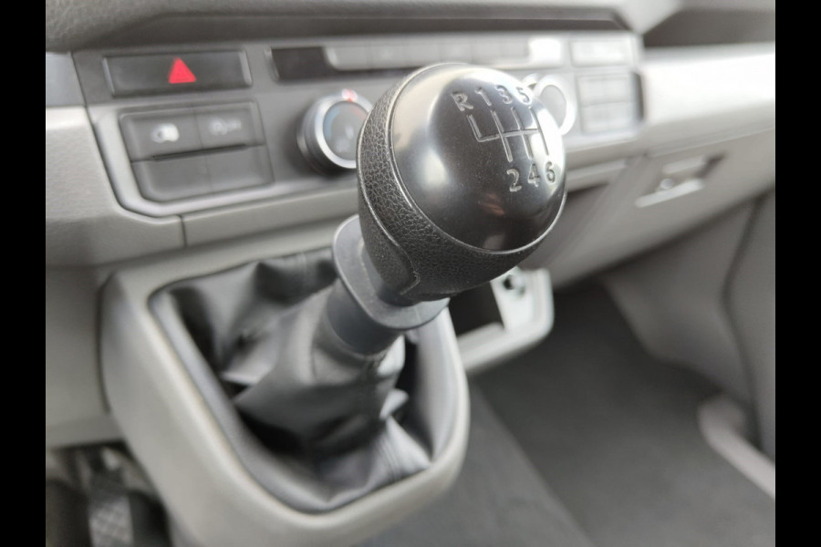 Volkswagen Crafter 30 2.0TDI L3H2 Airco Camera Navi Bluetooth EURO 6 Betonplex vloer Wandbekleding Schuifdeur Buro 2.500kg trekvermogen keurige bus!