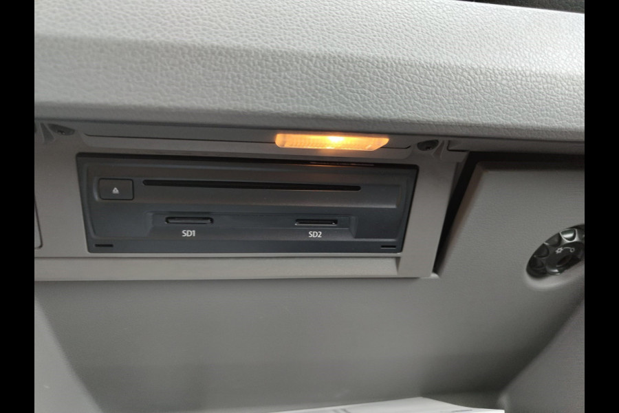 Volkswagen Crafter 30 2.0TDI L3H2 Airco Camera Navi Bluetooth EURO 6 Betonplex vloer Wandbekleding Schuifdeur Buro 2.500kg trekvermogen keurige bus!