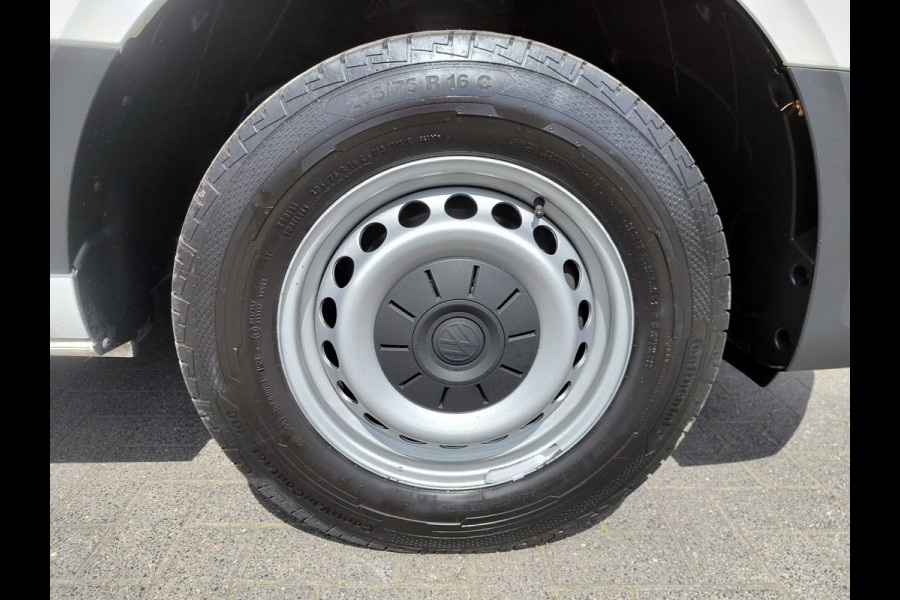 Volkswagen Crafter 30 2.0TDI L3H2 Airco Camera Navi Bluetooth EURO 6 Betonplex vloer Wandbekleding Schuifdeur Buro 2.500kg trekvermogen keurige bus!
