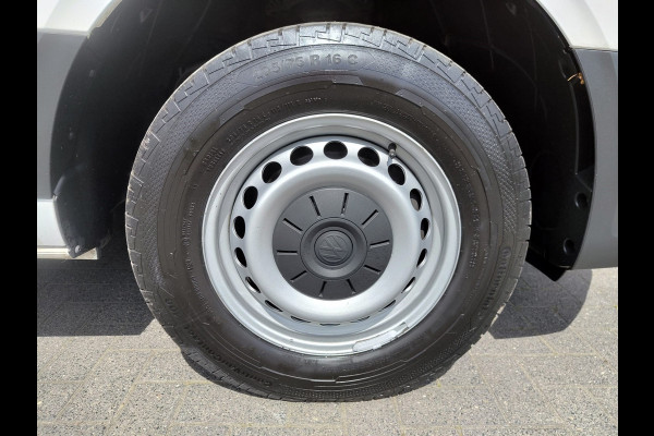 Volkswagen Crafter 30 2.0TDI L3H2 Airco Camera Navi Bluetooth EURO 6 Betonplex vloer Wandbekleding Schuifdeur Buro 2.500kg trekvermogen keurige bus!