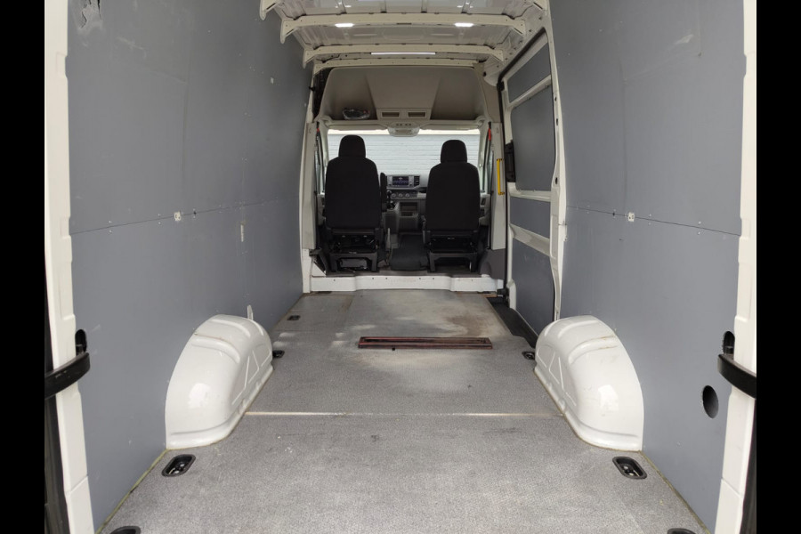 Volkswagen Crafter 30 2.0TDI L3H2 Airco Camera Navi Bluetooth EURO 6 Betonplex vloer Wandbekleding Schuifdeur Buro 2.500kg trekvermogen keurige bus!