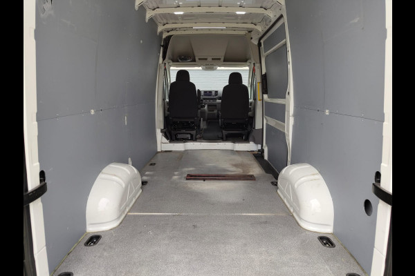 Volkswagen Crafter 30 2.0TDI L3H2 Airco Camera Navi Bluetooth EURO 6 Betonplex vloer Wandbekleding Schuifdeur Buro 2.500kg trekvermogen keurige bus!